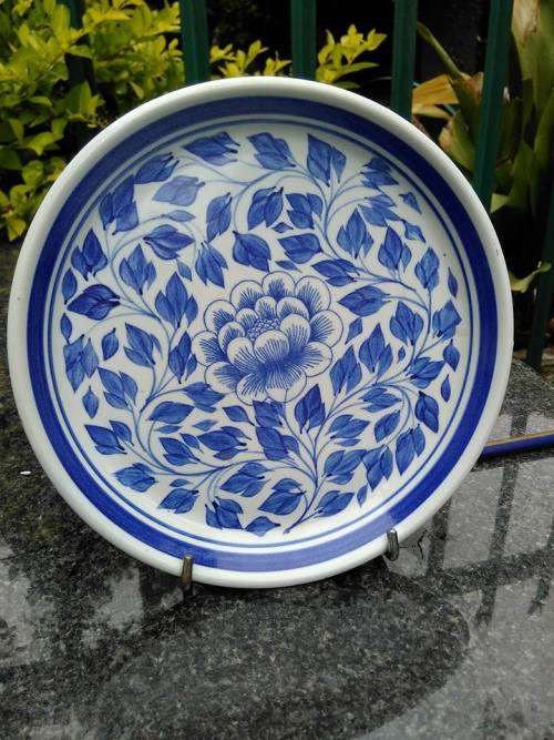 BLUE AND WHITE DECORATIVE PLATE