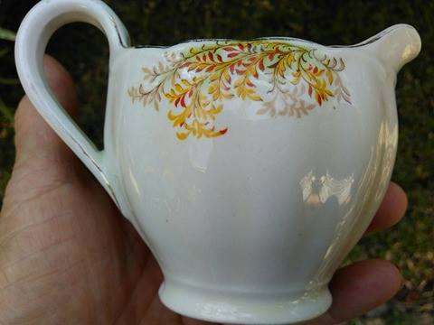 GRINDLEY CREAMPETAL SMALL JUG OR CREAMER