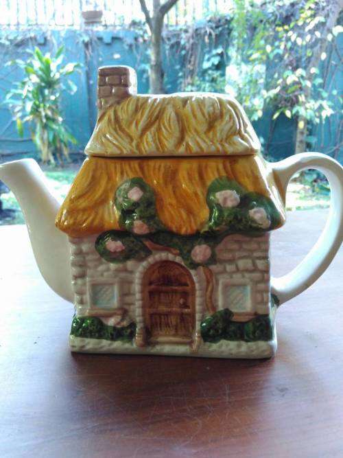 COTTAGE TEAPOT