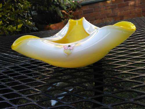 STUNNINGLY DECORATED VINTAGE YELLOW GLASS ASHTRAY