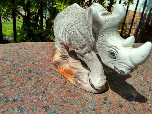 UNUSUAL RHINO ORNAMENT - Amazing texture