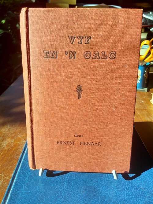 PIENAAR, Ernest -  Vyf en 'n Galg - (Hardeband)
