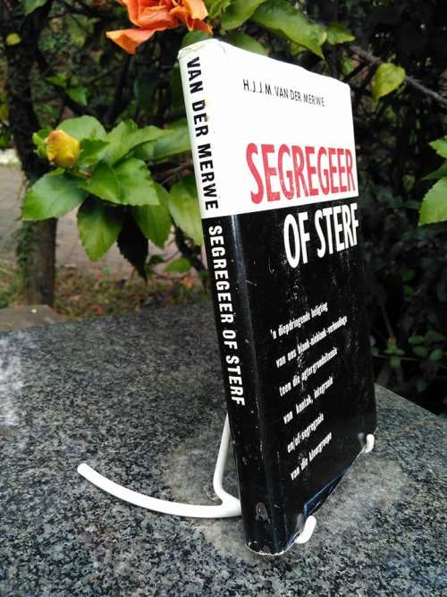 MERWE, H.J.J.M. van der - Segregeer of Sterf  - (Hardeband in Stofomslag) *