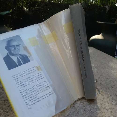 KIELBLOCK, Karl - Skuil in die Skaduwees - (Hardeband in Stofomslag)