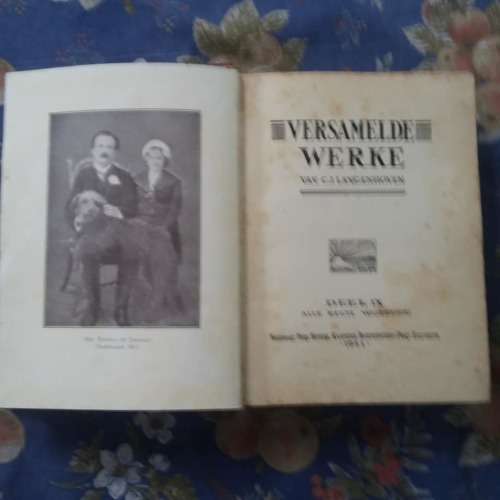 LANGENHOVEN, C.J. - Slegs deel IX (9) van 'n ou rooi onvolledige stel Versamelde Werke