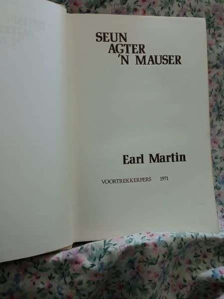 MARTIN, Earl - Seun Agter `n Mauser - (Skaars Hardeband)