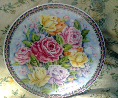 JAPANESE ROSE PLATE - Porcelain
