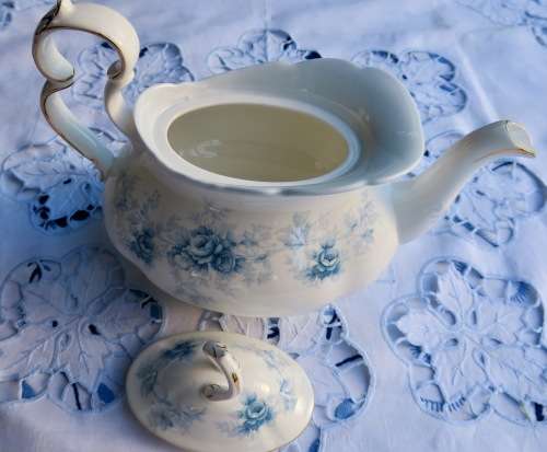 Royal Albert Tiffany Large Teapot Victoria shape