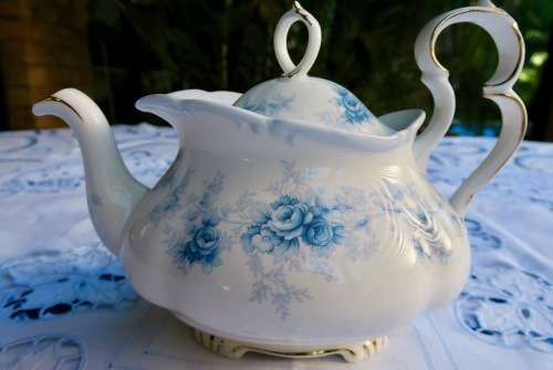 Royal Albert Tiffany Large Teapot Victoria shape