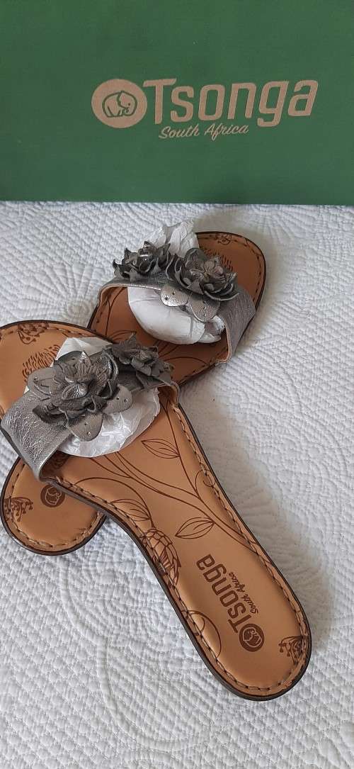 SILVER SANDALS/TSONGAS
