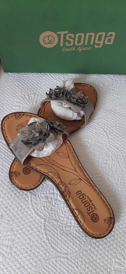 SILVER SANDALS/TSONGAS