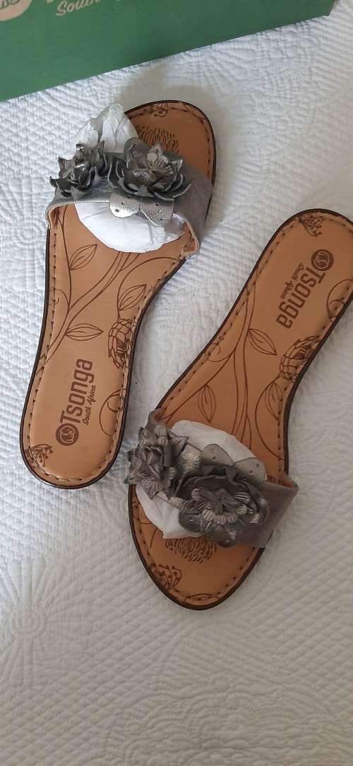 SILVER SANDALS/TSONGAS