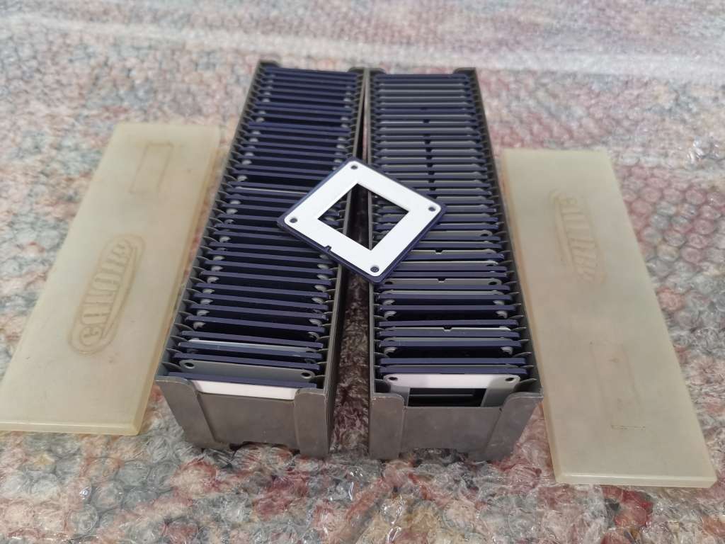 35MM AGFA SLIDE FRAMES (72)