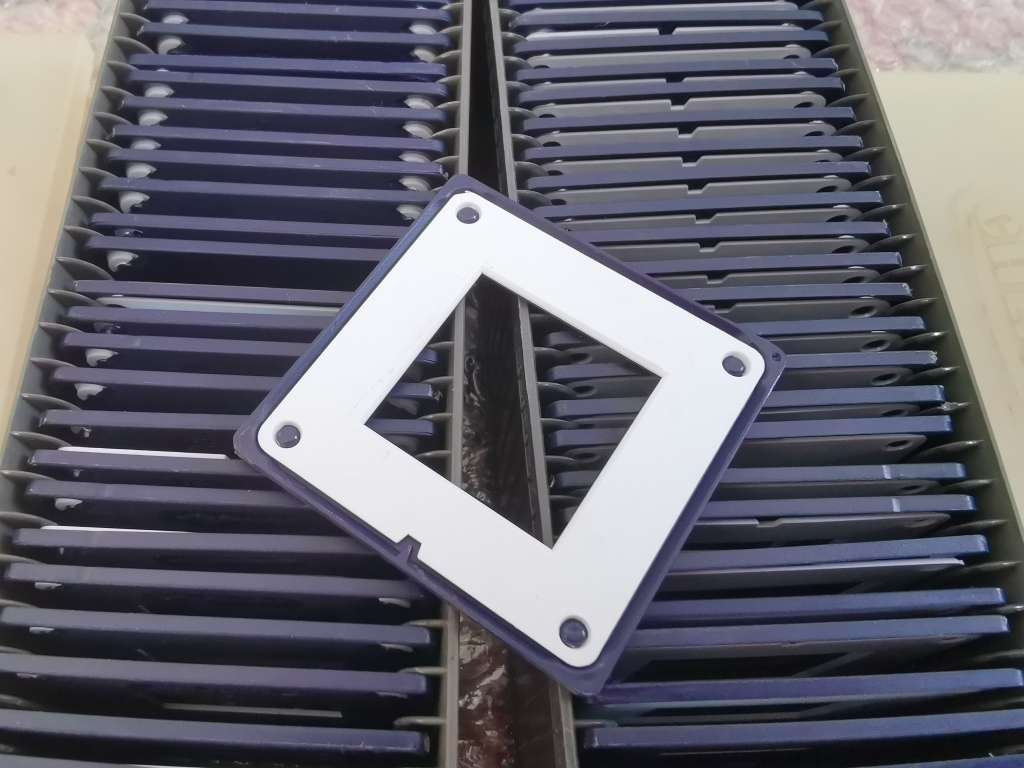 35MM AGFA SLIDE FRAMES (72)