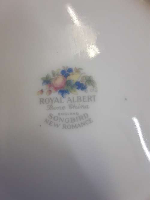 Very rare 20 piece Royal Albert B-China SONGBIRD NEW ROMANCE tea set in mint condition. COURIER R200