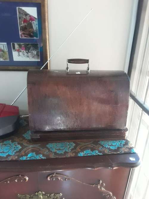 Working! Rare Vesta L.O. Dietrich Altenburg sewing machine. See Description. COURIER GUY R200.00