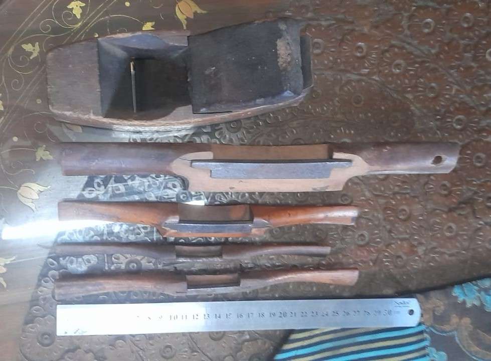 Rare wooden plane & 4 shavers. See photos