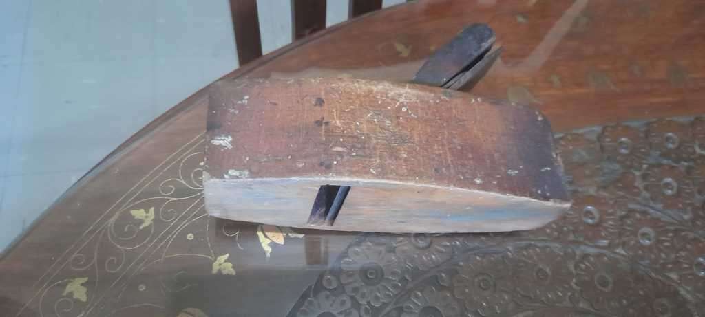 Rare wooden plane & 4 shavers. See photos