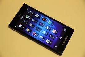 BLACKBERRY Z3 (hairline crack on screen futher good condition)