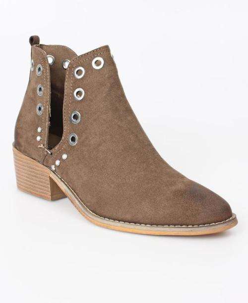 Ladies Taupe Boot. U.K 6.5 which is a U.S 8.5