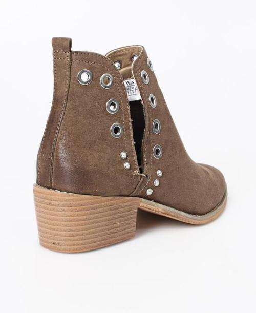 Ladies Taupe Boot. U.K 6.5 which is a U.S 8.5