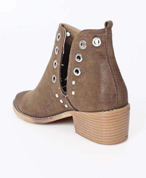 Ladies Taupe Boot. U.K 6.5 which is a U.S 8.5