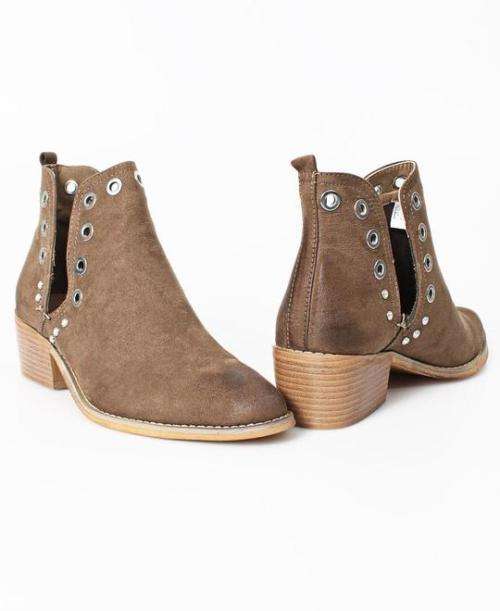 Ladies Taupe Boot. U.K 6.5 which is a U.S 8.5