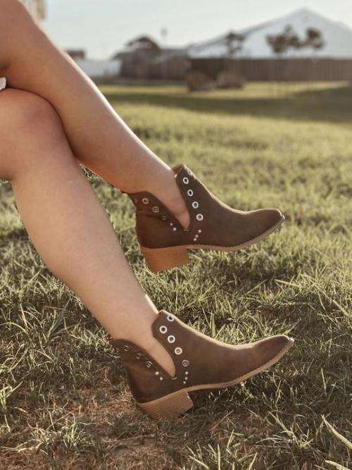 Ladies Taupe Boot. U.K 6.5 which is a U.S 8.5