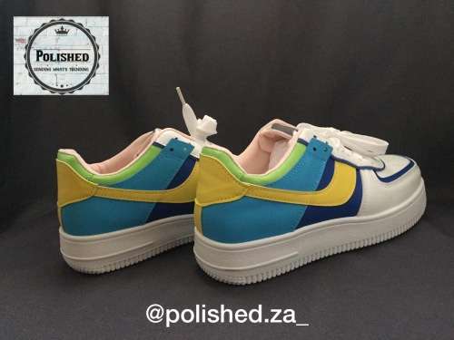 TC Ladies Tackies - Size 8