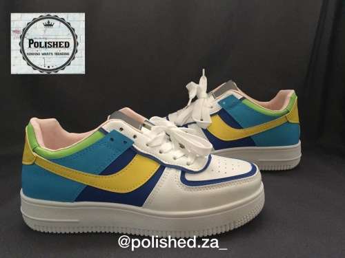 TC Ladies Tackies - Size 8