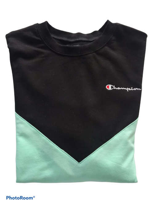 Champion Ladies Sweater - Size M