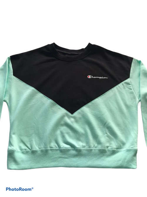 Champion Ladies Sweater - Size M