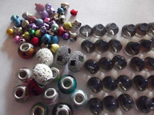 GLASS BEAD KIT WITH GLASS, SHELL, METAL AND MORE