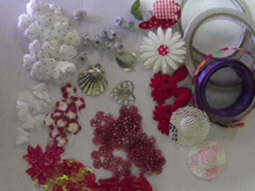 OVER 154PC SCRAPBOOKING PAPER KIT IN SHADES OF RED AND PINK