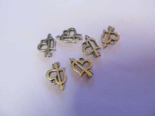 NIKEL HEART WITH ARROW CHARM - 4PC