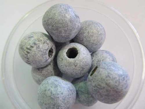 WOODEN BEADS ROUND -WHITE WITH BLUE -20MM - 4PC