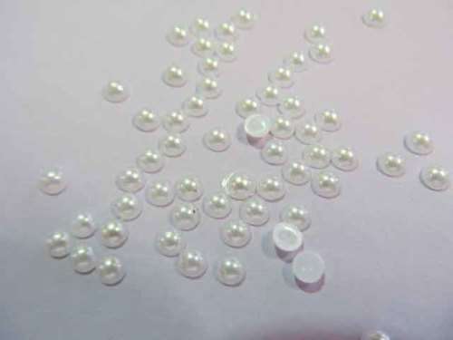 HALF ROUND PEARLS - WHITE - 50PC