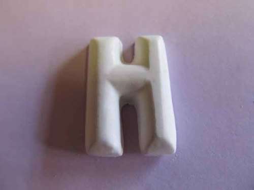 UNPAINTED EMBELLISHMENT - LETTERS - 1PC - H