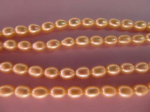 FRESHWATER PEARLS - RICE SHAPE - PEACH - 35CM STRING