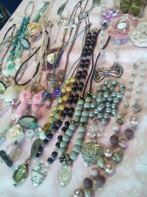 Necklace lot - 28necklaces