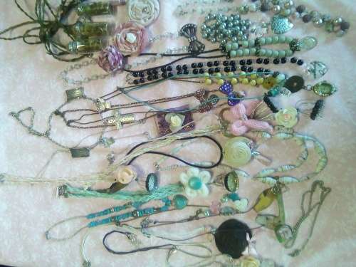 Necklace lot - 28necklaces