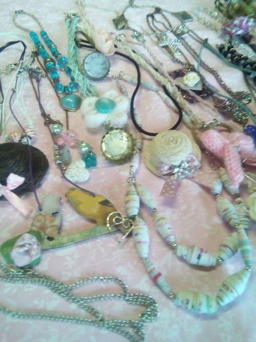 Necklace lot - 28necklaces