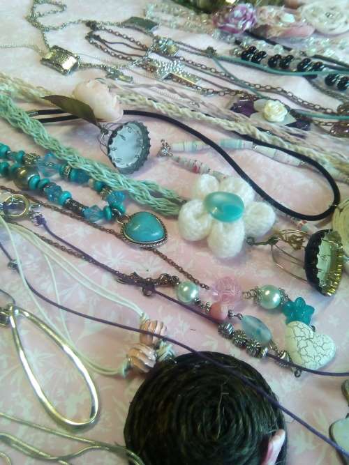 Necklace lot - 28necklaces