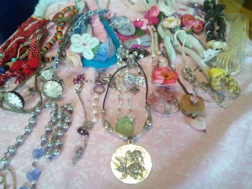 Necklace lot - 23necklaces