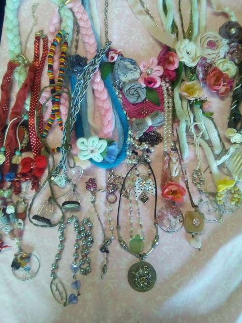 Necklace lot - 23necklaces