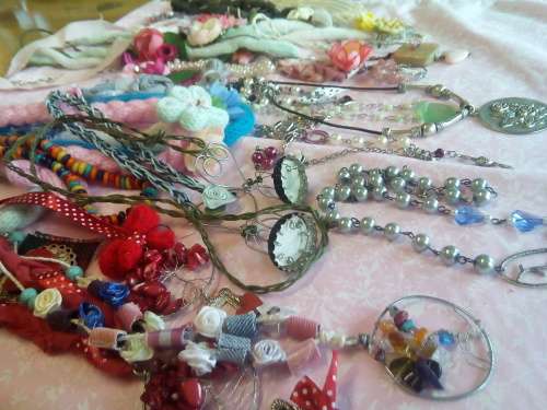 Necklace lot - 23necklaces