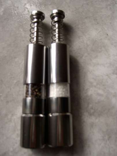 SALT AND PEPPER GRINDER IN STAINLESS STEEL - VERY FASHIONABLE