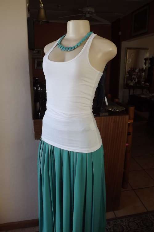 Casual white tank top by Real clothing in size 32/8.In cotton stretch fabric.As new