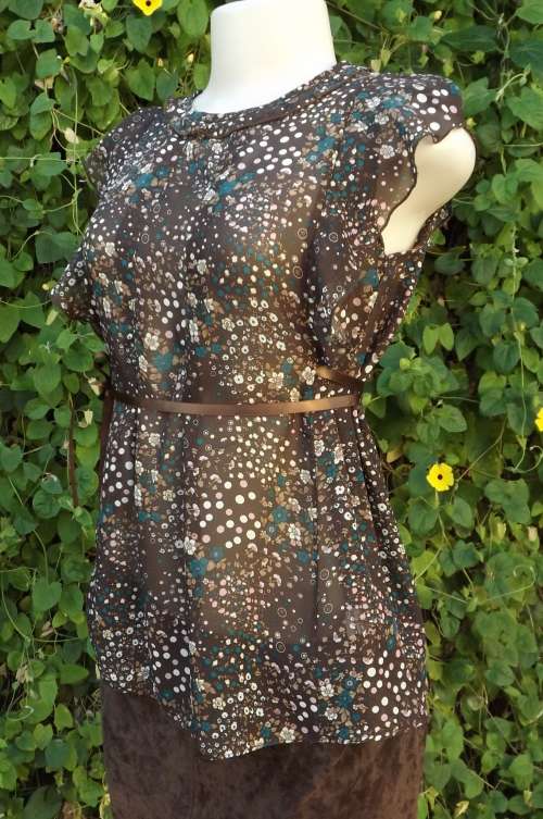 Cute choc brown Floral top.Frilled neckline and sleeves.Size 32/8 by RT.Sheer polyester Fabric.