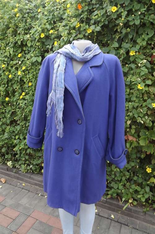 Long Wool Jacket in size 42/18 Kespo double breasted Front.Two Front pockets.Band at back.